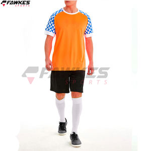 Venta al por mayor de calidad superior totalmente personalizado sublimación impresa hecha de poliéster hombres uniforme de fútbol - Product Image 6