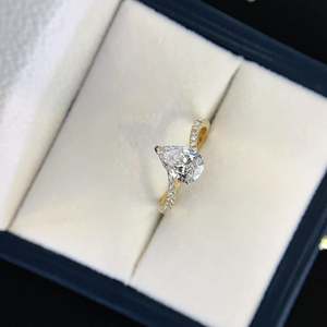 Bague en diamant de laboratoire certifié IGI 1,60 carats, taille poire, sertissage panier, bande ondulée, couleur D-E-F, clarté VVSVS - Product Image 5