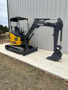 Mini-excavatrice John Deere 26G neuve, équipement puissant sur chenilles pour travaux agricoles, aménagement paysager, creusement de fossés et travaux de construction. - Product Image 2