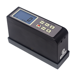 Landtek GM-268 Glossimètre à trois angles 20/60/85 254 groupes de mesures USB/RS-232/ pour la mesure sur machine à bois - Product Image 1