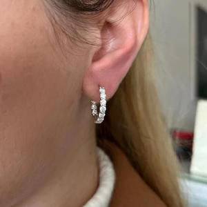 Boucles d'oreilles créoles en or 14 carats avec diamant de laboratoire rond brillant de 1,5 carat pour femmes, bijoux fins - Product Image 3