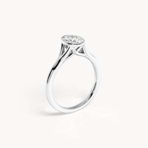 Bague de fiançailles à sertissage ovale - Bague classique en diamant - Product Image 2