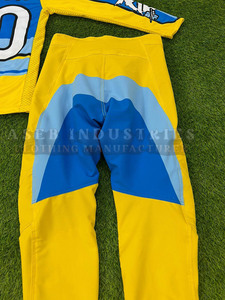 Conjunto de motocross de poliéster para motociclistas, diseñado para brindar comodidad, flexibilidad, durabilidad y ventilación estable. - Product Image 4