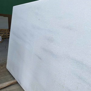 Carrelage en marbre blanc cristallin du Vietnam, surface polie, imperméable, pour projets résidentiels haut de gamme de cuisines et salles de bain - Product Image 3
