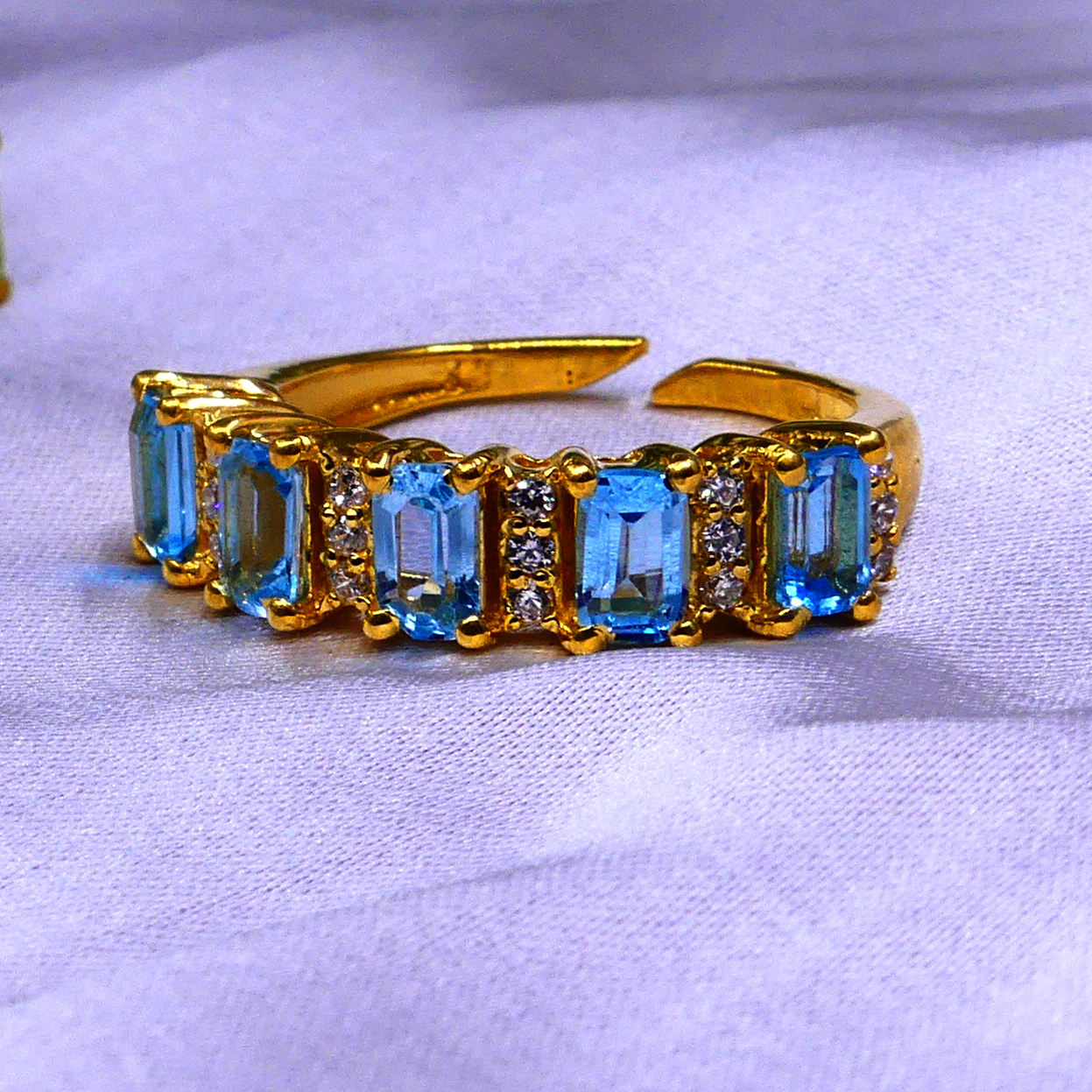 สีเหลือง