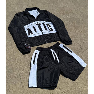 Vente en gros Survêtement en polyester Veste en nylon avec fermeture éclair Ensembles short de jogging Combinaison en nylon à bandes réfléchissantes personnalisée pour hommes - Product Image 4