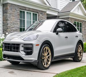 Porsche Cayenne Turbo GT 2024 Gasolina, Bajo Kilometraje - Product Image 1