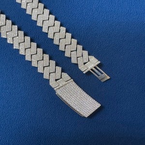 Chaîne cubaine en diamant Moissanite de finition de luxe avec une brillance longue durée sans rouille, parfaite pour les événements de mode, les anniversaires et les vêtements quotidiens - Product Image 3