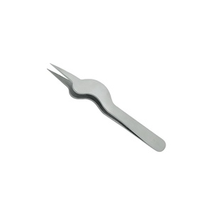 Juego de pinzas de cuidado personal de 2 piezas Tijera para cejas inclinada y pinzas con cepillo para cejas - Product Image 1