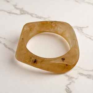 Bracelet en résine fait main dans une teinte de couleur unique, bijoux de mode classiques de la meilleure qualité pour femmes et jeunes filles, modèle style ange - Product Image 1