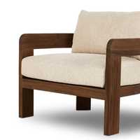 Fauteuil lounge élégant et moderne de style mid-century, structure en teck massif, assise durable et confortable pour salon et usage extérieur