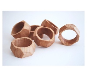 Anneaux de serviette en bois tendance faits à la main pour mariage produit de menuiserie décor bois naturel salle à manger article fabriqué à la main - Product Image 5