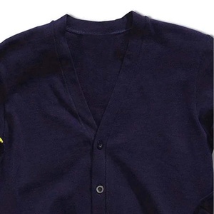 Cárdigan de punto acrílico blanco con bordado rojo y amarillo, cuello en V, manga larga, estilo casual vintage, grueso y doble, para hermandades y fraternidades griegas. - Product Image 5