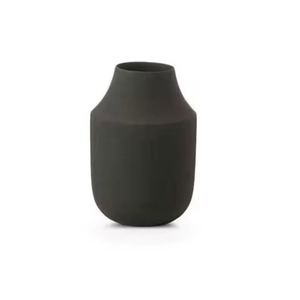 Vase moderne en métal doré porte-fleurs décoratif élégant pour la décoration intérieure table à manger et salon accent de style intérieur - Product Image 1