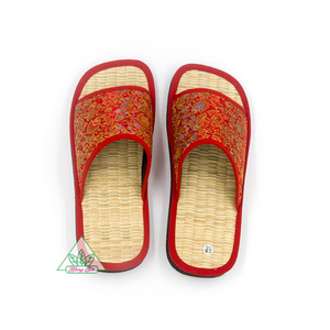 HUONG QUE Pantoufles unisexe à la cannelle en poudre Pantoufles de maison en fibre de jute en vente en gros pour hommes et femmes - Product Image 6