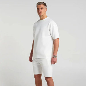 Conjunto de 2 piezas de algodón transpirable estilo callejero unisex, camiseta de verano informal para hombre, pantalones cortos transpirables lavados para mayor comodidad - Product Image 2