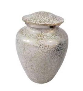 Urne de crémation pour cendres humaines Urne funéraire soigneusement fabriquée à la main avec des finitions élégantes et une bande florale gravée à la main - Product Image 4