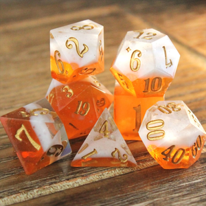 Ensemble de dés de luxe en résine transparente, faits à la main et durables |   Dés polyédriques à bords vifs et pailletés de forme personnalisée pour D&D RPG Tabletop - Product Image 1