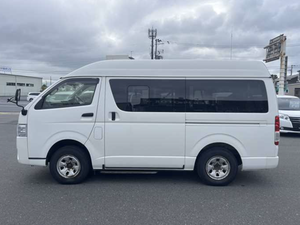 Vente rapide : Toyota Hiace Van 2022 d'occasion, conduite à gauche, sièges en tissu, toit ouvrant, phares LED - Bon état - Product Image 6