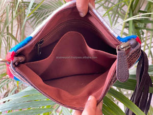 Véritable pochette en cuir usiné aztèque faite à la main élégante femmes couverture de selle portefeuille à franges pochette à bracelet en cuir usiné de haute qualité - Product Image 6