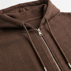 Conjunto Deportivo de Invierno para Hombre de Alta Calidad, con Logotipo Personalizado, Opciones de Tallas Grandes, Conjunto de Sudadera con Cremallera, Transpirable, Moderno y Estampado - Product Image 4