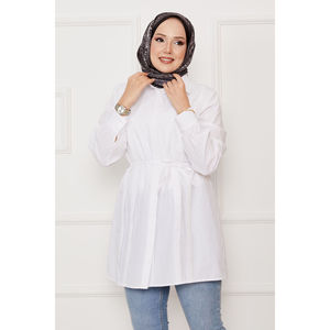 Camisa Hijab Blanca Informal y Modesta, Tejido de Punto con Detalle Plisado y Botones Ocultos, Estampado - Product Image 3