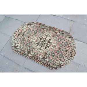 Alfombra Redonda Vintage de 1.9x3 pies, Alfombra Turca de Lana con Estampado Animal Marrón - Product Image 2