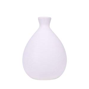 Jarrón de Flores Minimalista Mate Ecológico de Cerámica Blanca Acanalada para Mesa - Decoración del Hogar 4-8 pulgadas de Ancho x 8-16 pulgadas de Alto - Product Image 1