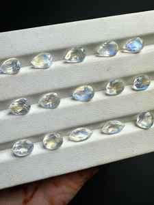 พลอยมูนสโตนสีรุ้งธรรมชาติ หลากสี หลากขนาด สำหรับทำเครื่องประดับ ราคาขายส่ง - Product Image 5