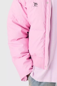 Veste matelassée à col cheminée en PU mat de style nouveau avec logo personnalisé en rose, coupe ample, coupe-vent, chaude, pour l'hiver, pour l'extérieur, pour hommes - Product Image 4