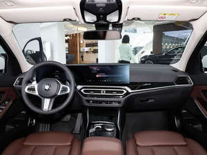 Berline sportive automatique 2.0L 2024, 115 kW de performance, faible kilométrage, voiture d'occasion en bon état - Product Image 5