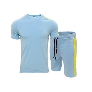 Oem Ensemble t-shirt et short pour homme en polyester à séchage rapide à impression personnalisée pour l'été Survêtements courts 2 pièces Nouveaux survêtements à manches courtes - Product Image 1