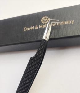 Pinzas de extensión de pestañas de 90 grados, punta de diamante en polvo, de acero inoxidable, logotipo personalizado, agarre fuerte, pinzas para pestañas voluminosas - Product Image 2