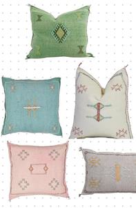 หมอนอิงรูปกระบองเพชรสีซีดทำมือ ขนาด 20/20 นิ้ว - Product Image 3