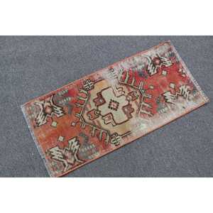 Tapis de 1,2 x 2,5 pieds, tapis turc vintage, tapis en laine rouge - Product Image 1