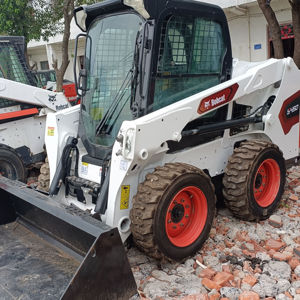 Chargeuse compacte sur pneus d'occasion S650 de bonne qualité avec moteur diesel et hydraulique auxiliaire pour engins de construction - Product Image 4