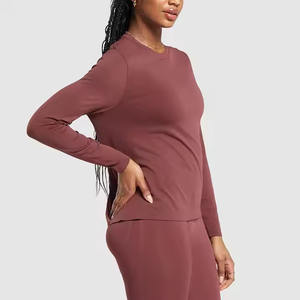 T-shirt surdimensionné pour femmes personnalisé Streetwear décontracté à la mode haut tendance OEM en vrac en gros de haute qualité haut d'été uni - Product Image 5