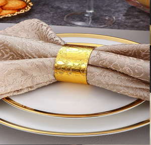 Rond de serviette plissé drapé doré, élégance texturée, classique moderne, décor de table, sophistiqué, disponible à prix de gros. - Product Image 4