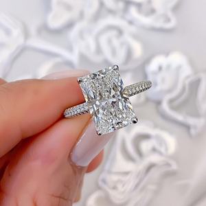 Anillo de Compromiso Vintage Tishya con Moissanita de Corte Radiante de 4.98 TCW, Halo Oculto, Oro Blanco de 14k, 4 g - Product Image 1