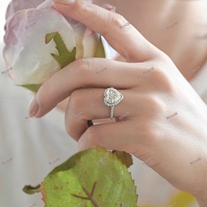 แหวนหมั้นเพชรโมอิสรูปหัวใจสีทองสไตล์วินเทจสำหรับผู้หญิง - Product Image 6