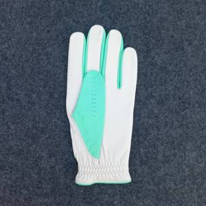 Guante de golf de cuero Cabretta suave de primera calidad Diseño transpirable con correa ajustable y elegantes detalles en verde menta para deportes - Product Image 4