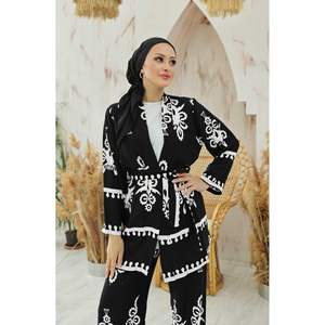 Marina Ensemble 2 pièces hijab en viscose à motifs Ensembles pour femmes noires - Product Image 2