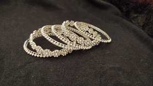 Juego de brazaletes dorados y plateados Royal Rajasthani para mujer, juego de 6 brazaletes para favores de boda y regalo de dama de honor - Product Image 3