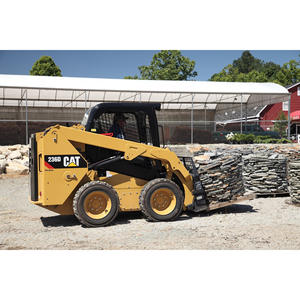 Minicargador con ruedas multifunción con accesorios versátiles para excavar y cargar - Product Image 3