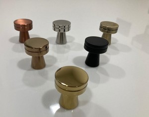 Poignées et boutons de porte en acier inoxydable fabriqués en Inde pour les armoires et les tiroirs, pour les portes de cuisine et de chambre à coucher, laiton, aluminium, bois - Product Image 6