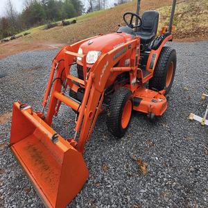 Tracteur agricole miniature Kubota B2320 40HP avec boîte de vitesses, accessoires et roulement de tracteur à roues, pompe principale incluse - Product Image 1
