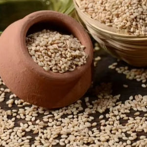 Semillas de sésamo blanco peladas orgánicas de alta calidad, 99.98% de pureza, ideales para aceite comestible, tahini, especias de panadería y fabricación de cereales - Product Image 1