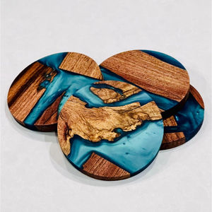 Alfombrillas y almohadillas de mesa transparentes de madera y resina hechas a mano forma y tamaño personalizados posavasos de Metal de Color marrón a la venta - Product Image 1