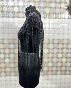 เสื้อคลุมเบอร์เลสก์ที่สวยงามปักเลื่อมลูกปัดด้วยไข่มุกทรงตรงขอบแบบห้อยคอความยาวถึงพื้นคอวีคลับ - Product Image 3