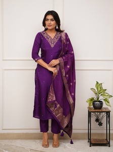 งานปักผ้าจอร์เจียประดับหินพื้นล่างสุดด้วยผ้า Dupatta rama - Product Image 6